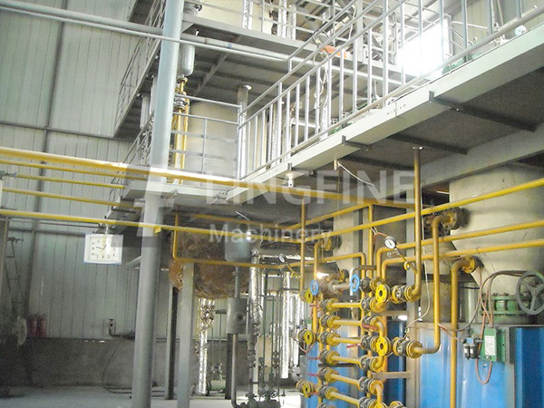 Cooking oil refining machine